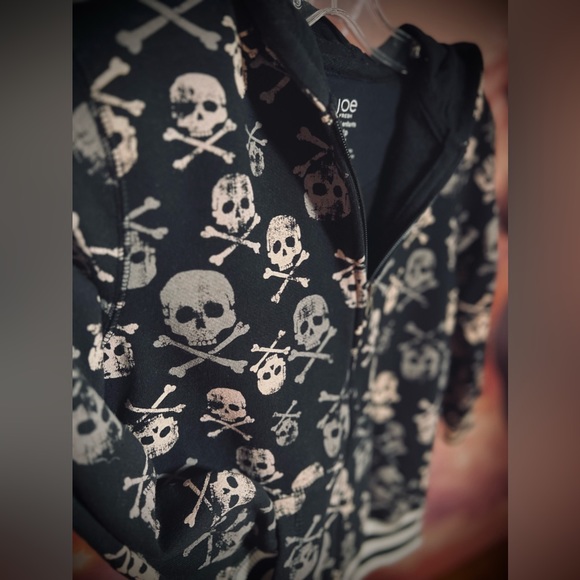 BUNDLE 75% OFF NEW boys 🏴‍☠️ tops for reposhers.. - Picture 2 of 10